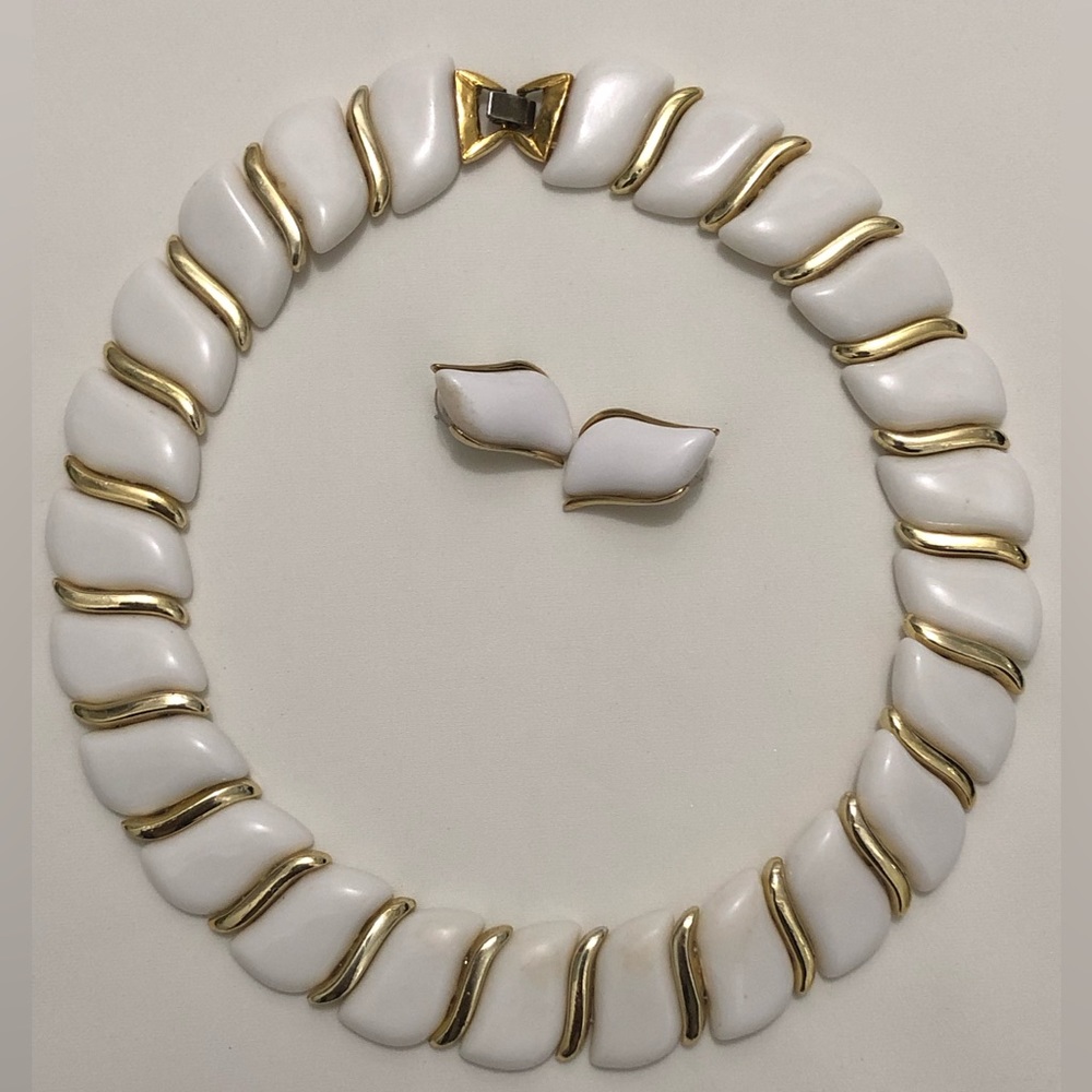 Vintage Lucite Necklace
